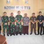 Pangdam Udayana IX Mayjen TNI Bambang, Beri Semangat Kepada Anggota Kodim 1621 / TTS, Saat Transit