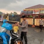 Polsek Patumbak Bagikan Makanan Takjil Berbuka Puasa di Bulan Suci Ramadhan